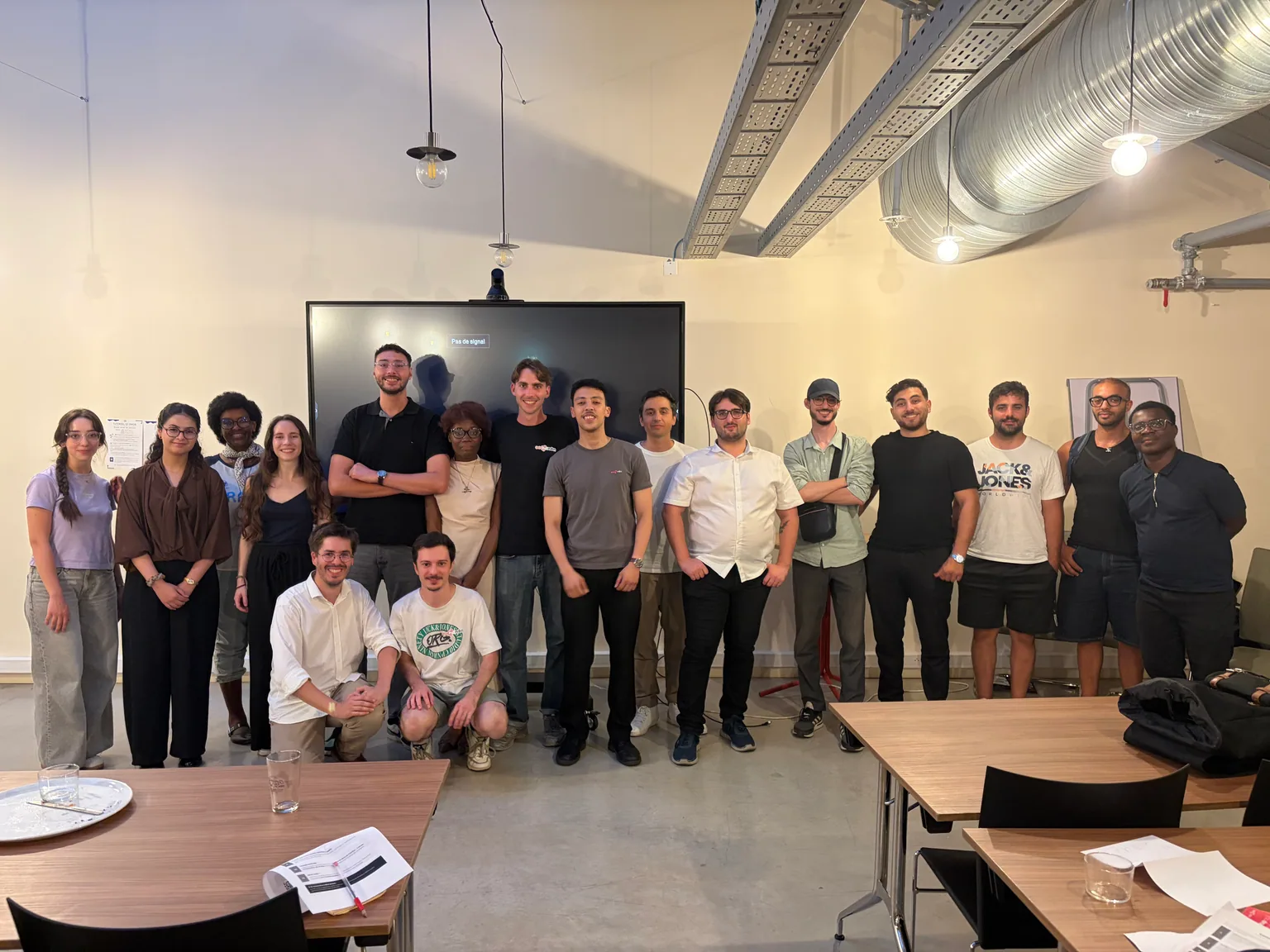 Photo de groupe des participantes et participants au mini-hackathon n8n Toulouse