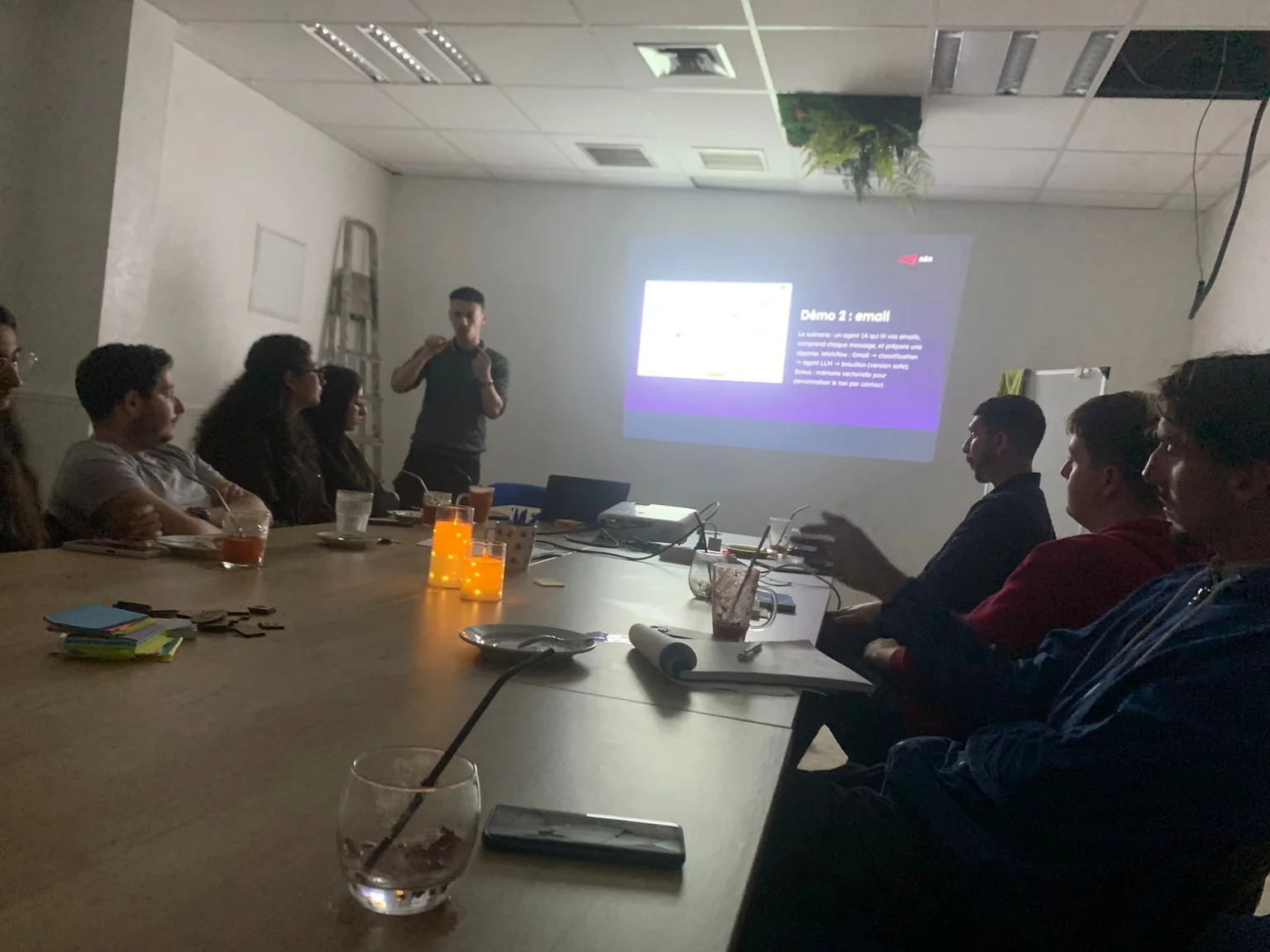 Démonstration d’un workflow n8n projetée pendant la rencontre toulousaine